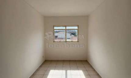 Apartamento para locação com 01 dormitório e 1 vaga de garagem no Edifício Andorinhas.