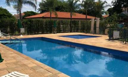 Casa no Giardino com 3 dormitórios sendo 02 com armários embutidos.
