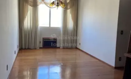 Apartamento localizado no Edíficio San Remo com 3 dormitorios e 1 vaga de garagem.