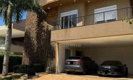 Sobrado Eco Village II com 4 suítes, 03 vagas de garagem.