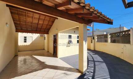 Casa de 02 dormitórios no bairro Loteamento Residencial Antoniassi.