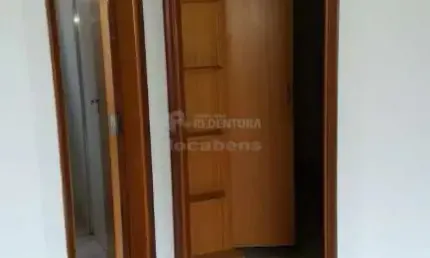 Apartamento localizado no parque estoril com 1 dormitorio e 1 vaga de garagem.