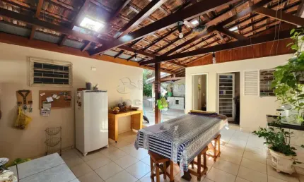 Casa no bairro vila imperial com 03 dormitórios e 02 vagas de garagem.
