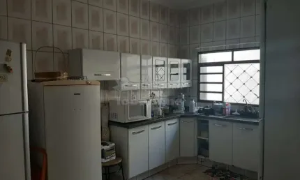 Casa com suite e churrasqueira no Residencial Ana Célia