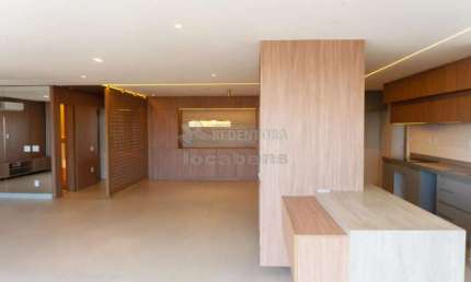 Excelente apartamento com 3 suítes e 3 vagas de garagem no Holt Place, em frente ao Plaza Shopping.