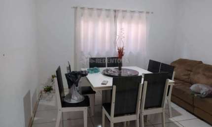 São Francisco - Casa com 3 dorms, sendo 1 suite com hidro e closet, sala, coz com armários, escritório, tendo 217,23 m²