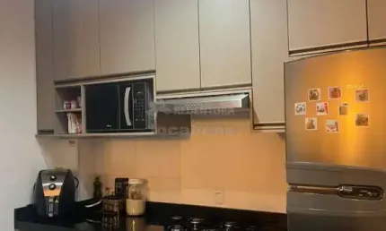 Apartamento de 2 dormitórios com sacada - Bairro Club V
