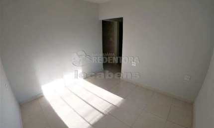 Casa com 2 quartos para alugar no Jardim Ouro Verde, São José do Rio Preto 