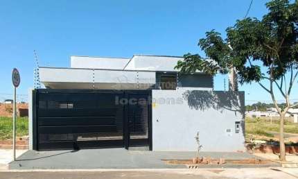 Ótima Casa Residencial com 3 Dormitórios para Venda - Residencial Setsul II