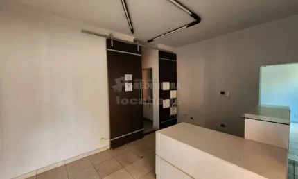 Casa Comercial com 10 salas para Locação no bairro Parque Industrial