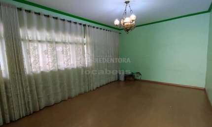 Casa para locação e venda no Centro com 05 quartos.