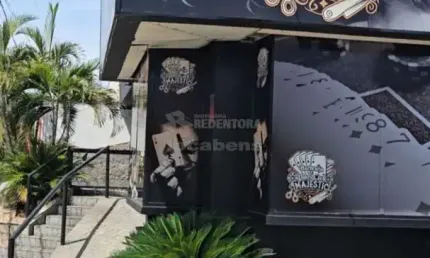 Salão Comercial com 150m² localizado no bairro Jardim Walkíria.