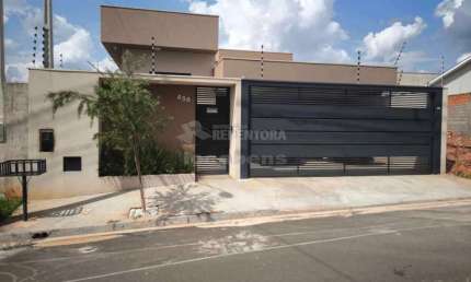 Casa Residencial localizado no  Menezes II  com 3 Dormitórios e 3 vagas de garagem.