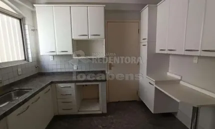 Ótimo Apartamento Residencial para Locação - 4 Dormitórios / Centro