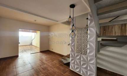 Vila Borghese I, casa em condomínio com 02 dormitórios, 01 vaga de garagem.