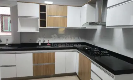 Excelente apartamento de 2 dormitórios na bairro Vila Sinibaldi.