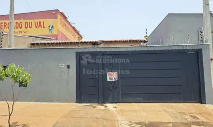 Ótima Casa Residencial para Venda - 3 Dormitórios / Residencial Santa Ana