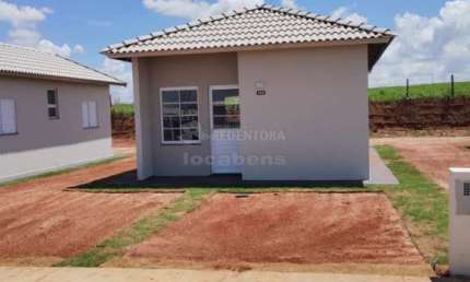 Casa localizada no Residencial Gumercindo de Seta com 2 Dormitórios e 2 vagas de garagem.