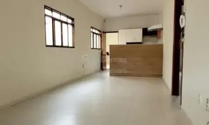 Casa Residencial Nato Vetorasso com 03 dormitórios e cozinha planejada.