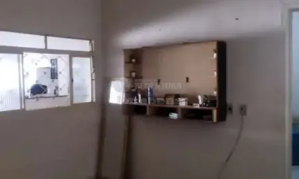 Casa com edícula no Jardim Nunes de 02 dormitórios e 02 vagas de garagem.
