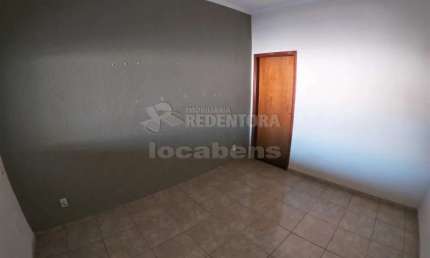 Casa residencial Jardim das Asturias: Casa com 3 dormitórios, sala ampla para 2 ambientes, cozinha com gabinete, 2 banheiros, área de serviço, quintal ,garagem para 2 carros,  Ótima Localização!!