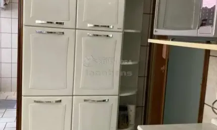 Higienópolis Apartamento mobiliado com 3 dormitórios e 01 vaga de garagem.