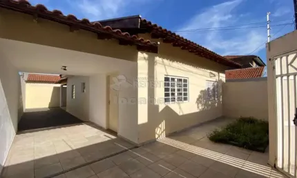 Ótima Casa Residencial para Locação - 3 Dormitórios / Jardim Urano