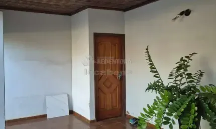 Casa Residencial no Jardim Bordon com 03 Dormitórios sendo 1 tipo apartamento.