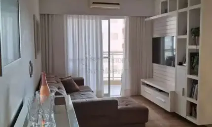 Apartamento localizado no edificio lumiar plaza com armarios planejados e ar condicionado.