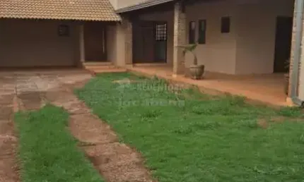 Casa tipo sobrado no jardim alto rio preto de 03 dormitórios com armários embutidos.