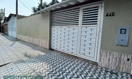 Casa à Venda em Maracanã - Praia Grande: 3 Dormitórios, R$600k
