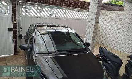*CENTRO SÃO VICENTE* Sobreposta alta    210 m²  Quintal com estrutura para piscina. Pequeno lavabo no quintal com ducha do lado de fora. 3 dormitórios grandes sendo: 1 suíte com closet, armário embuti