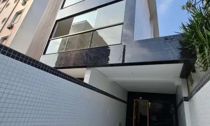 Casa em Embaré, Santos: 3 Suítes, 5 Banheiros por R$ 1,9M