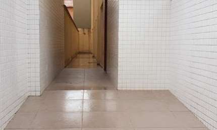 Casa em Embaré, Santos: 90m², 3 dormitórios, 1 suíte, 2 banheiros. Venda por R$850.000 ou locação R$5.500. Confira!