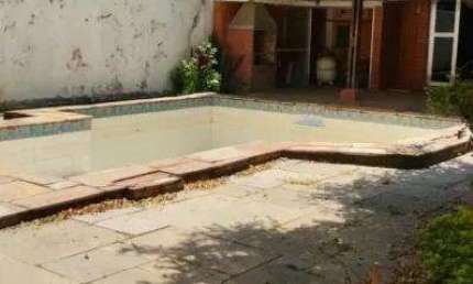 CASA LOCAÇÃO PONTA DA PRAIA - 115m², PISCINA E CHURRASQUEIRA