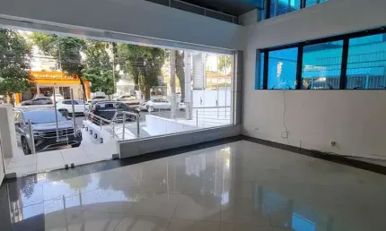 Loja para Locação em Gonzaga - Santos: 500m² e 8 Banheiros