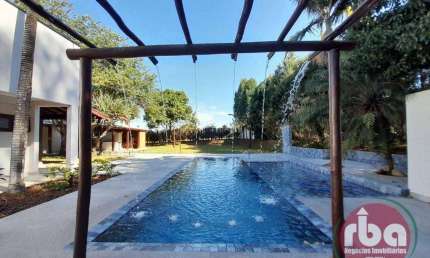 Bela Casa  recentemente reformada à venda Condomínio City Castelo em Itu