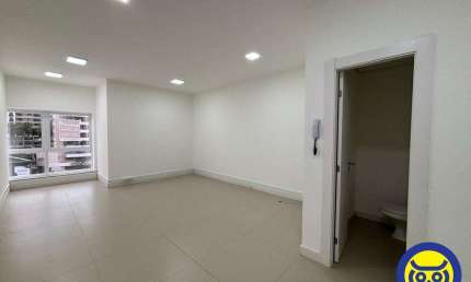 Sala comercial para alugar na Rua General Liberato Bittencourt, Canto, Florianópolis
