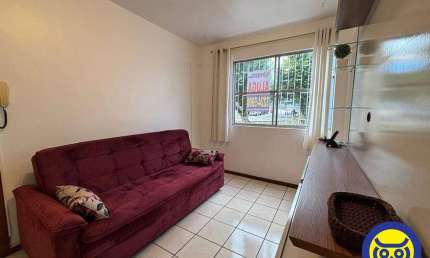 Apartamento Mobiliado com 02 dormitórios em Coqueiros