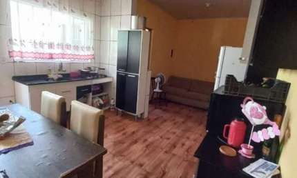 Casa com 2 quartos à venda na Vila Cabrera, Suzano  por R$ 300.000