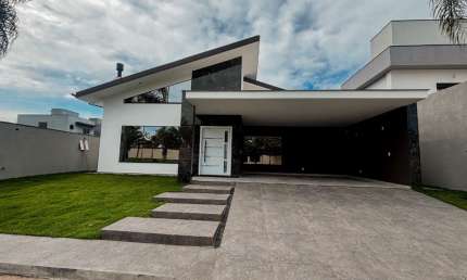 LINDA CASA EM CONDOMÍNIO FECHADO PRAIA DOS INGLESES.