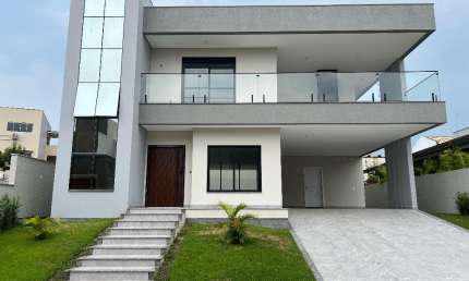 Casa em condomínio com 4 suítes a venda no bairro ingleses!
