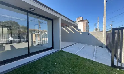 Casa com 2 dormitórios a venda no bairro Rio Vermelho, Florianópolis!