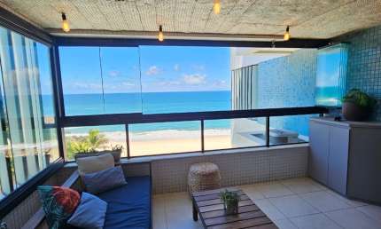 Lindíssimo Quarto e Sala, de 63 m², 'Pé na Areia Mar', PORTEIRA FECHADA, VISTA MAR - 1 vaga