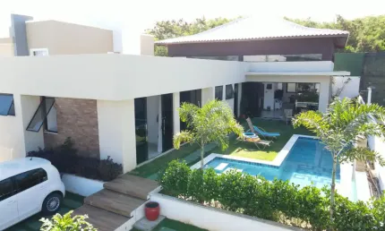 Guarajuba - Excelente Casa recém construída à venda - 4 suítes - Ilha gourmet - Área de serviço - 6 vagas