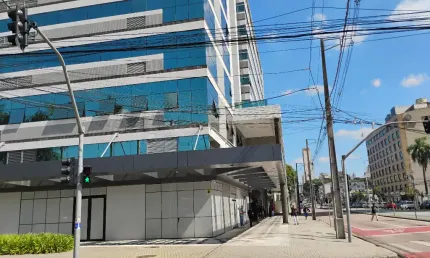 Sala Comercial  Andar Alto  58m2 no Centro de Curitiba -  Com Vaga de Garagem