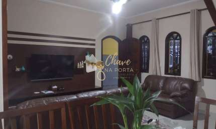 Sobrado no estilo colonial à venda em Carapicuíba com 3 Dormitórios