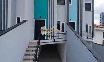 Sobrado amplo à venda no Jardim Patente Novo com 2 Dormitórios