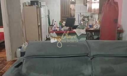 Casa com amplo terreno à venda na Cidade Ipava com 1 Dormitório