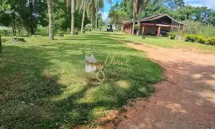 Chácara ampla à venda no Centro de Ibiúna com 3 Dormitórios
